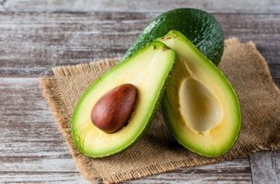 El aguacate es un afrodisíaco para aumentar la potencia en los hombres.