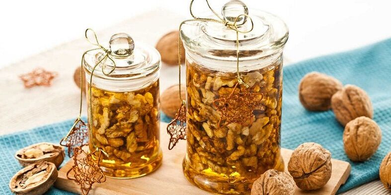Nueces con miel alimentos saludables que pueden aumentar la potencia masculina